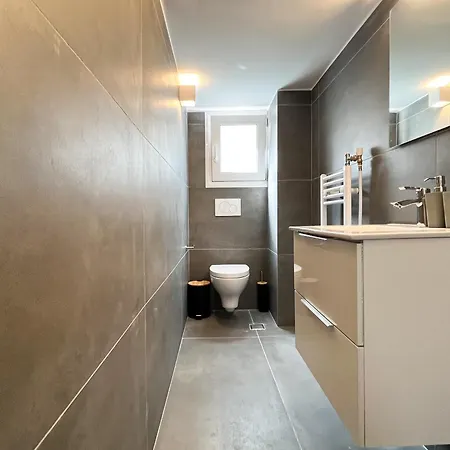 Apartment 3 Bedroom Near Flisvos *