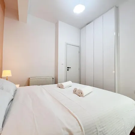 Apartment 3 Bedroom Near Flisvos *